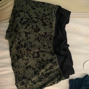 Lululemon 6 skirt